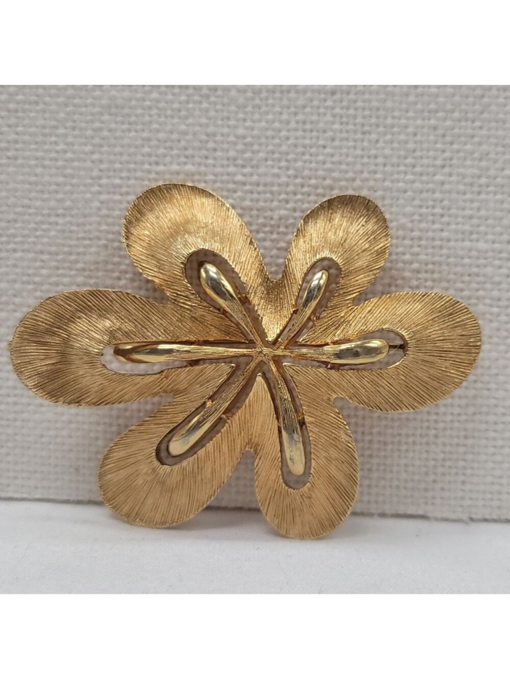 Vtg Signed Alan J Gold-Tone Textured Five-Petal Flower Brooch Pin Open Whimsical